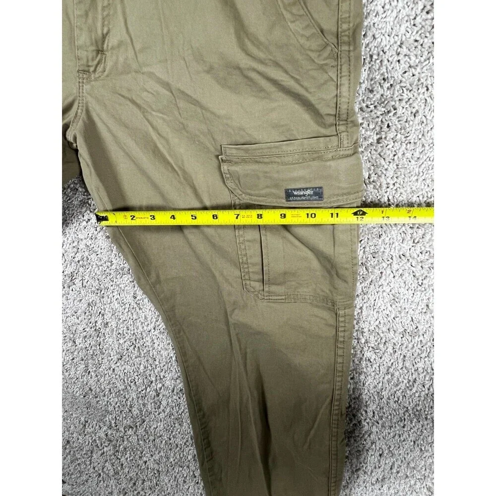 Men's Wrangler Cargo Pants Stretch New KHAKI Relaxed Fit Straight Leg SIZE 36x30